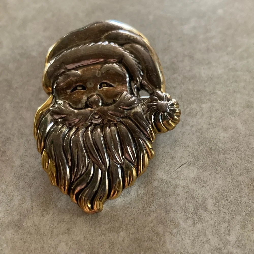 Santa Pin. - Picture 1 of 4